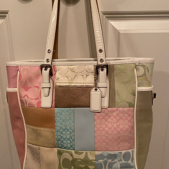 Coach Handbag-Excellent condition - Picture 2 of 4